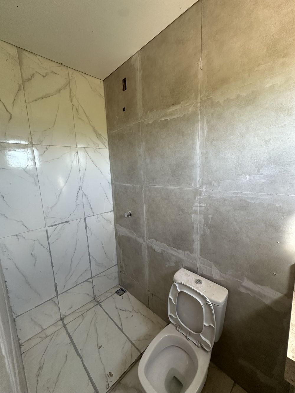 Banheiro completo em porcelanato